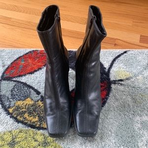 🍀 sale. Black booties.